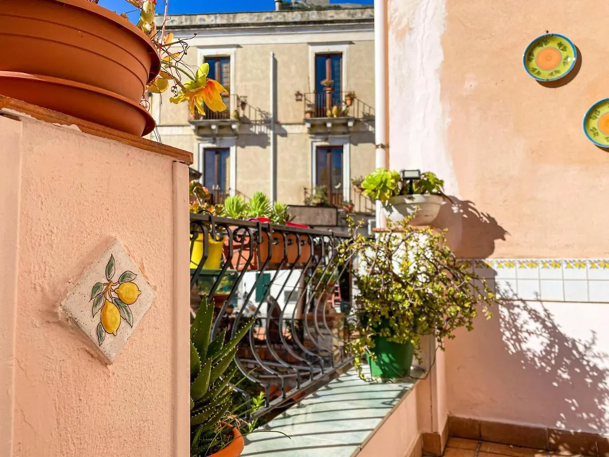 Porta Messina Terrace Apartments Taormina Itália