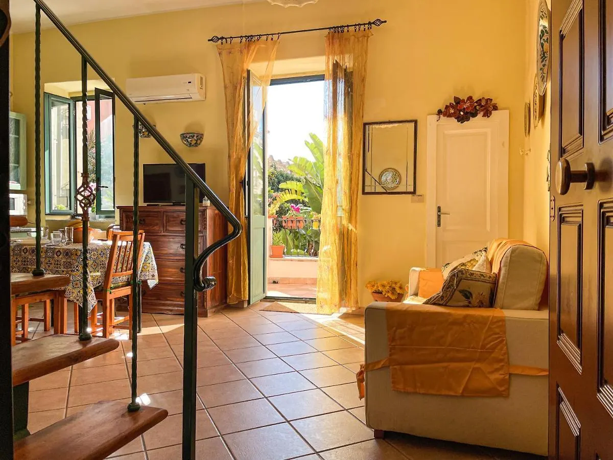 Porta Messina Terrace Apartments Taormina Itália