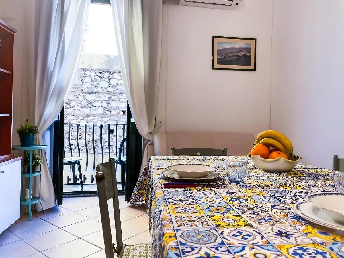 Porta Messina Terrace Apartments Taormina Itália
